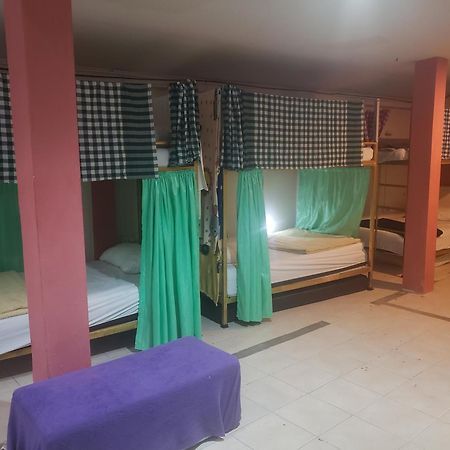 Albergue Lucky Dorm Islas Phi Phi Exterior foto