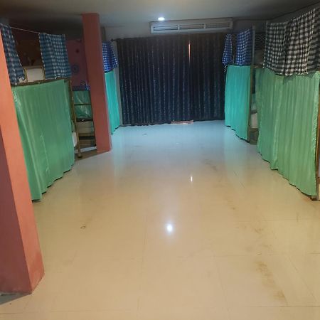 Albergue Lucky Dorm Islas Phi Phi Exterior foto