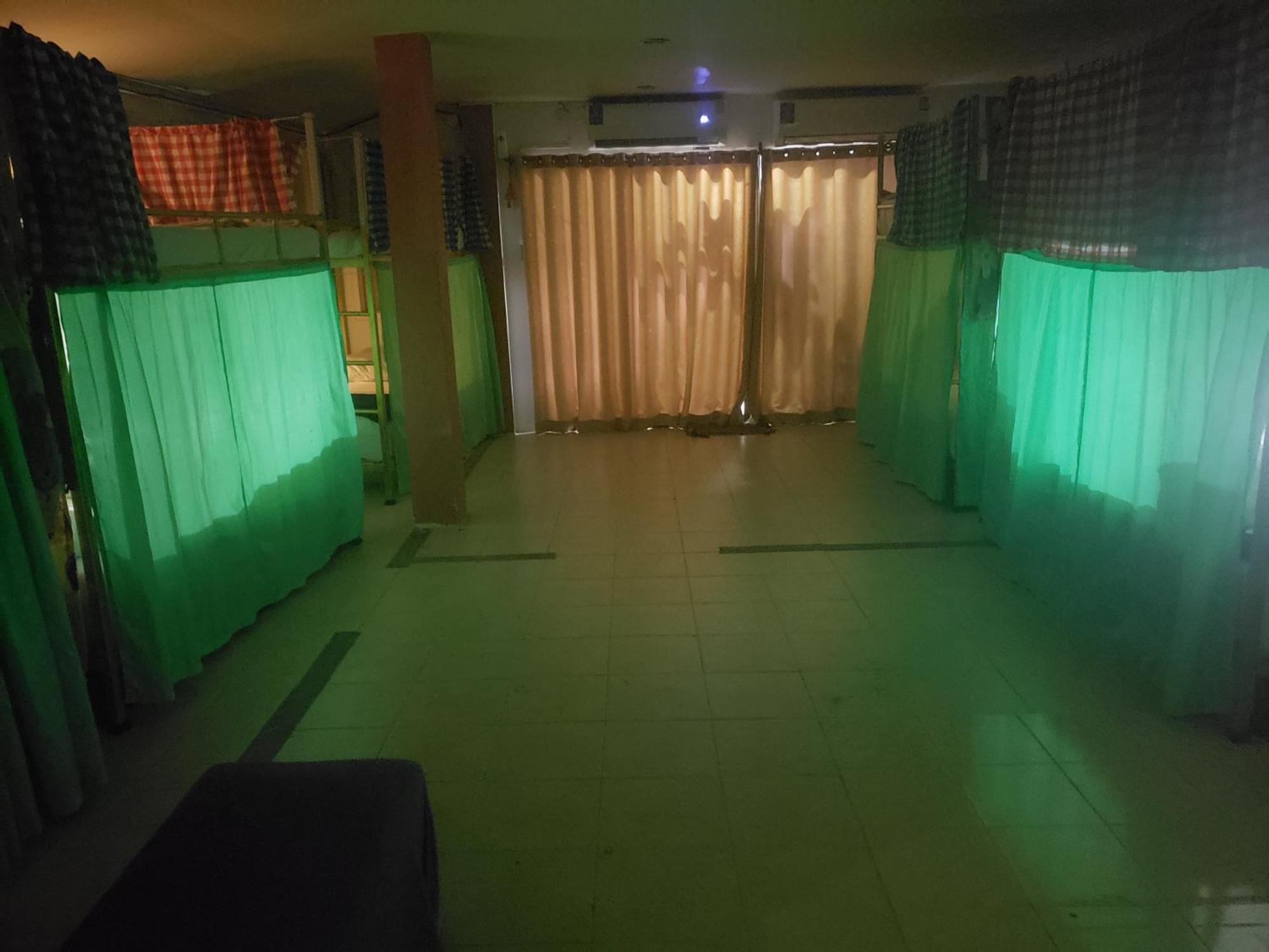 Albergue Lucky Dorm Islas Phi Phi Exterior foto
