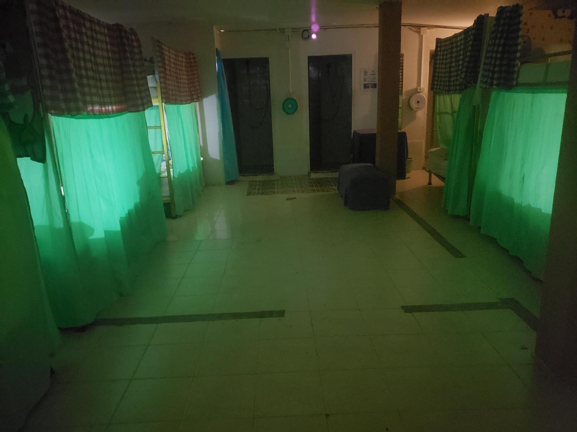 Albergue Lucky Dorm Islas Phi Phi Exterior foto
