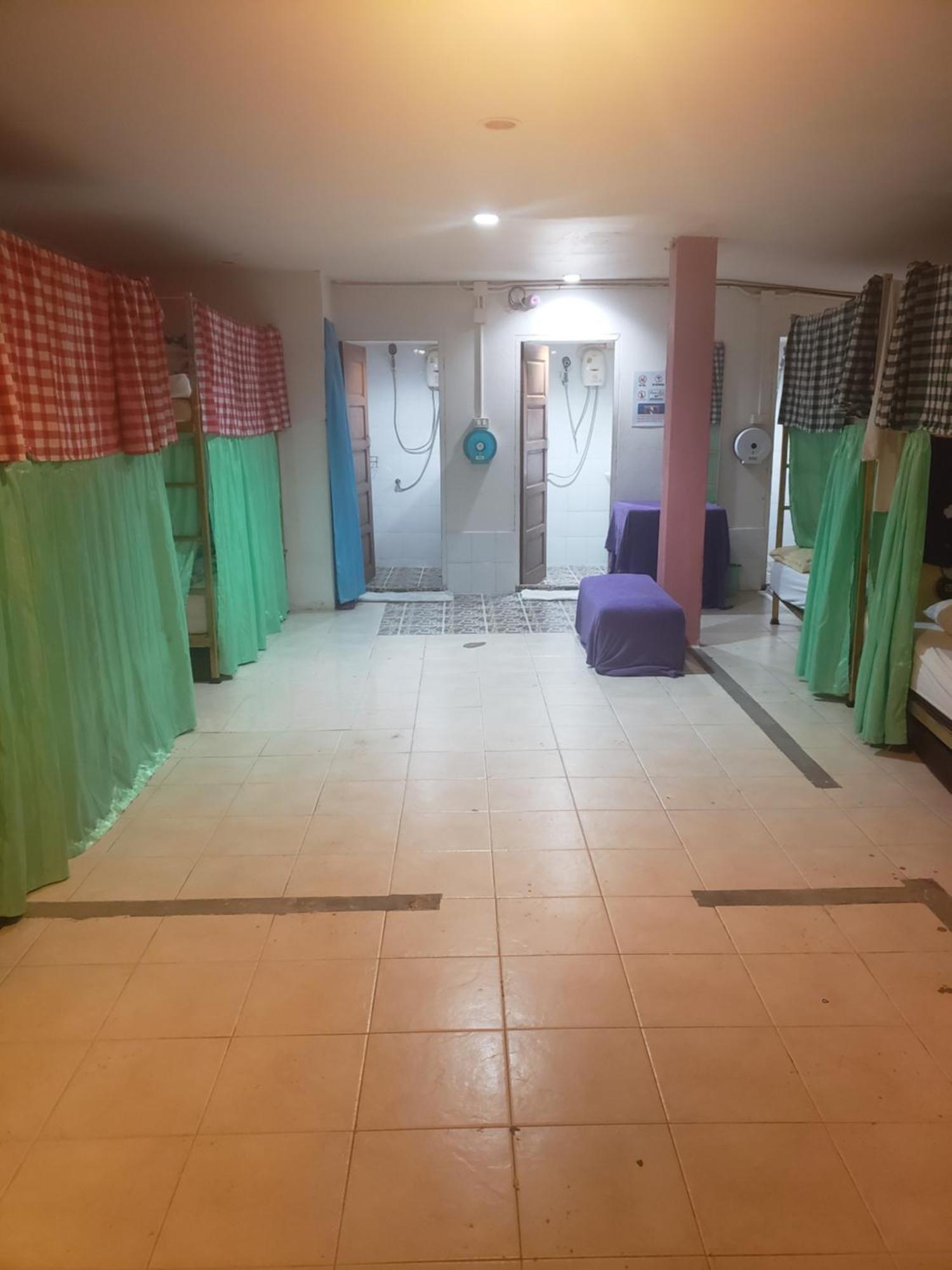 Albergue Lucky Dorm Islas Phi Phi Exterior foto