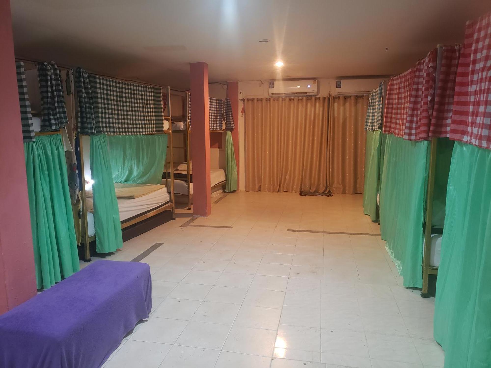 Albergue Lucky Dorm Islas Phi Phi Exterior foto