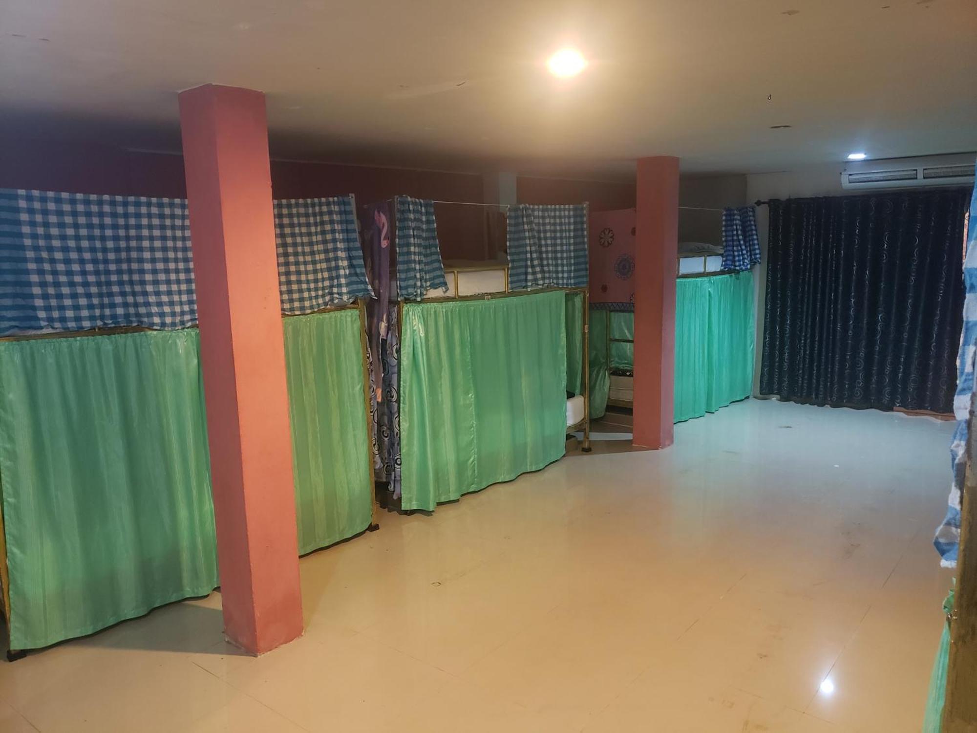 Albergue Lucky Dorm Islas Phi Phi Exterior foto