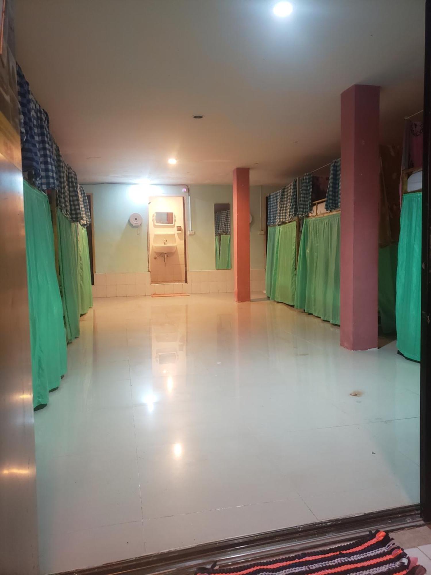 Albergue Lucky Dorm Islas Phi Phi Exterior foto