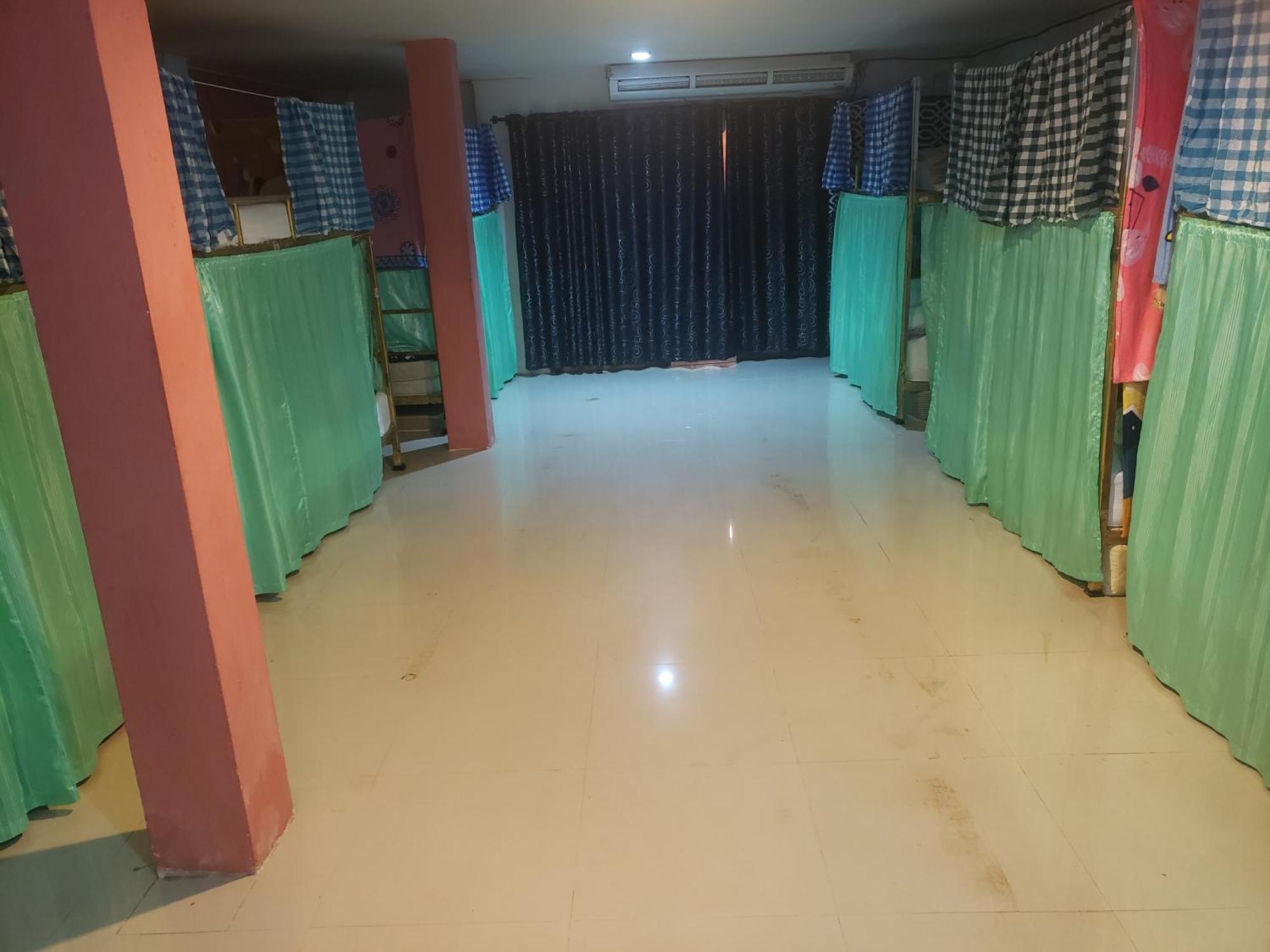 Albergue Lucky Dorm Islas Phi Phi Exterior foto